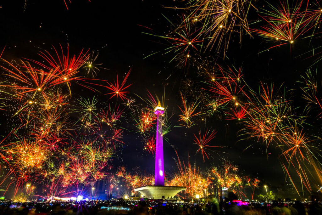 Suasana Tahun Baru dan Pesta Kembang APi di Monas
