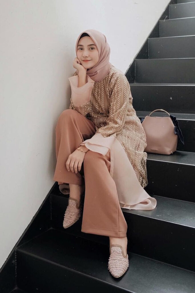 CEwek Jilbab Busana Penampilan Diri Selebgram Bandung