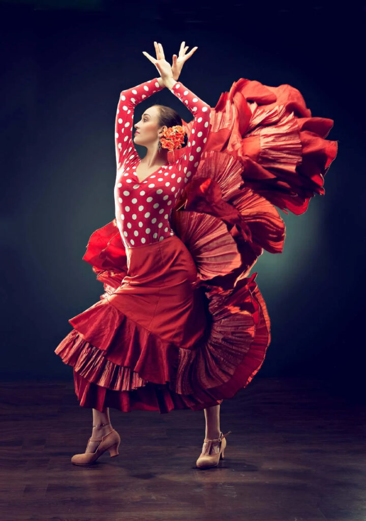 cewek seksi Tari Flamenco Rok Merah Lebar