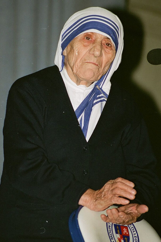 JIlbab Bunda Teresa Hijab Kristen