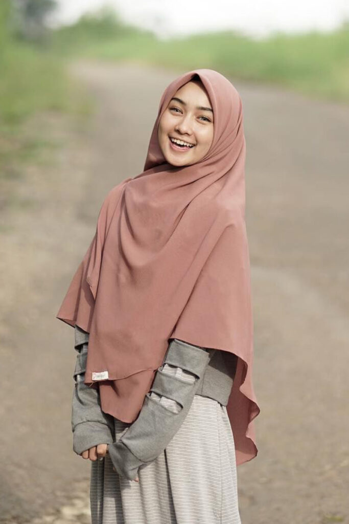 cewek Jilbab Manis Dan Cantik