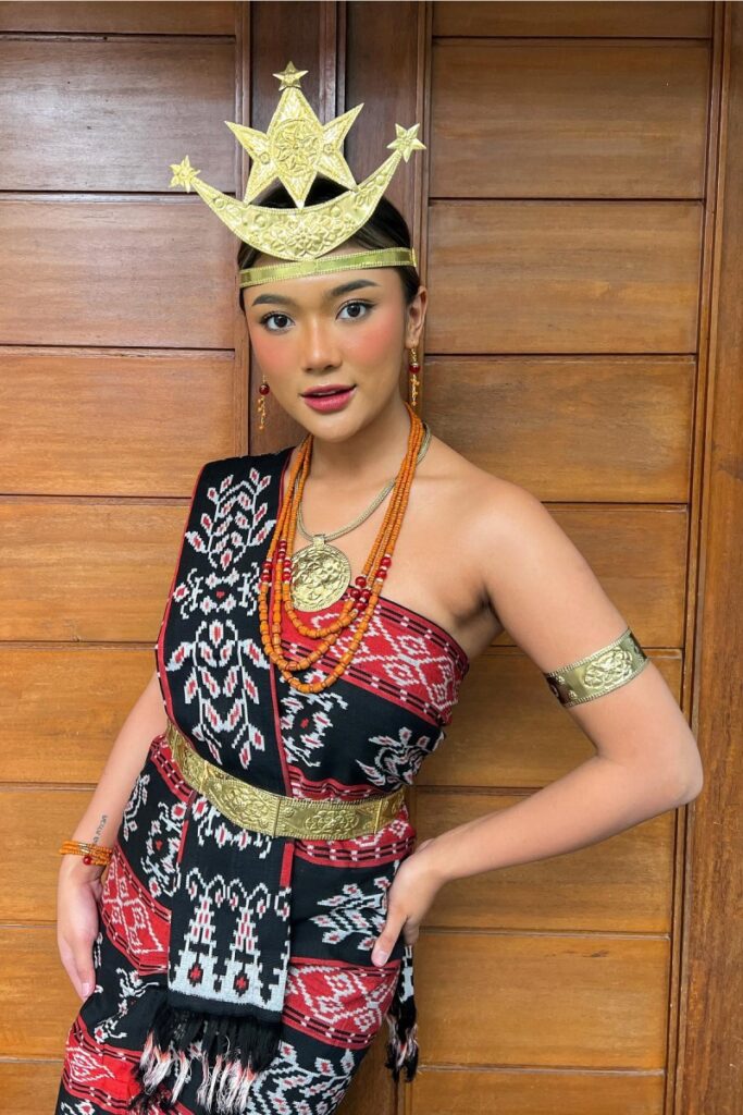 Baju Tradisional Marion Jola Adat Nusa Tanggara Barat