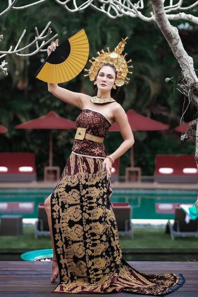 Kostum Tradisional Busana Adat Bali Luna Maya Elegan