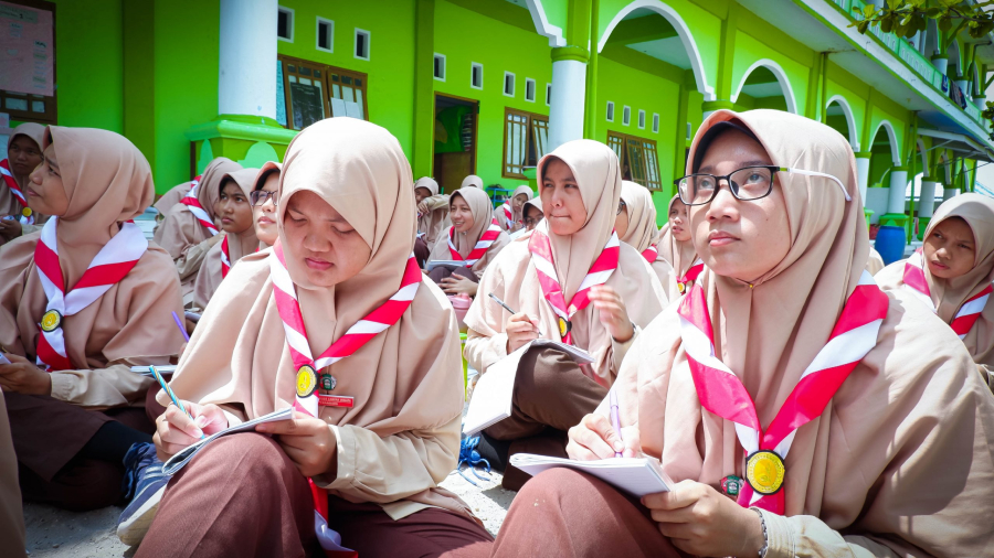 Latihan Pramuka Putri Jilbab Manis Setangan Leher