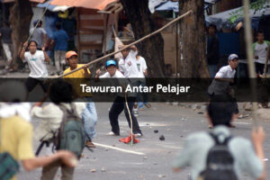 Makalah Tawuran Antar Pelajar Dan Kenakalan Remaja - Pendidikan