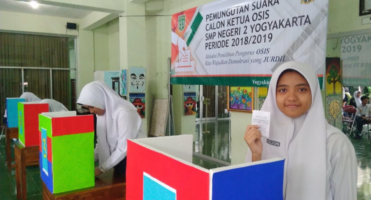 Proses Pemilihan Ketua Osis oleh Siswi SMA Hijab Cantik