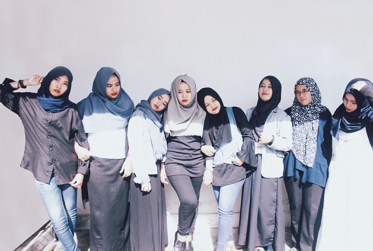 Trend Fashion Remaja Cewek Hijab Foto Studio