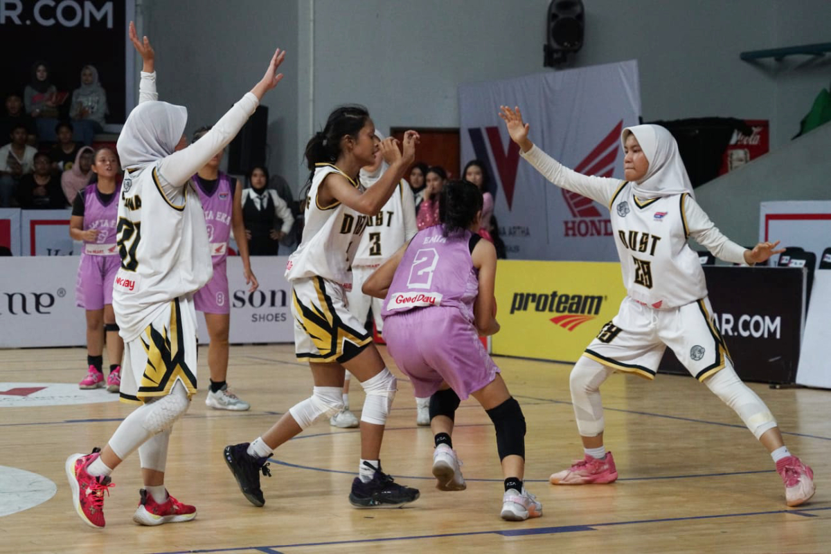 Makalah Biomekanika Analisi Gerak Pada Olahraga Basket Hijab Siswi SMA Main Basket