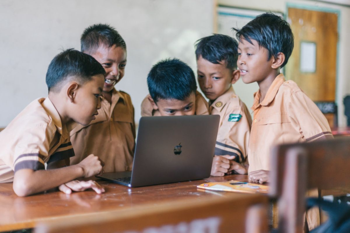 Defenisi Siswa Belajar Di Kelas