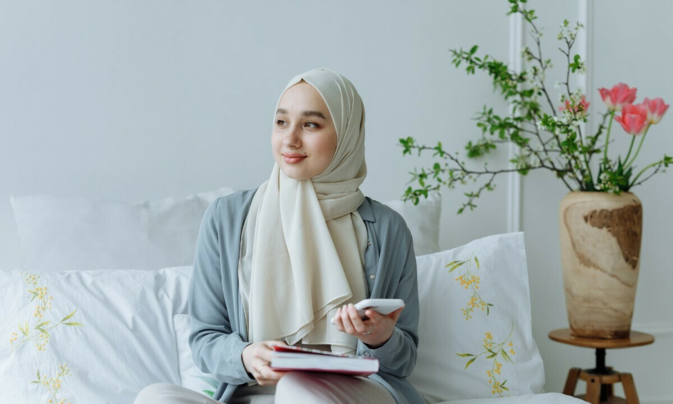 Etika Berpakaian Jilbab di kantor