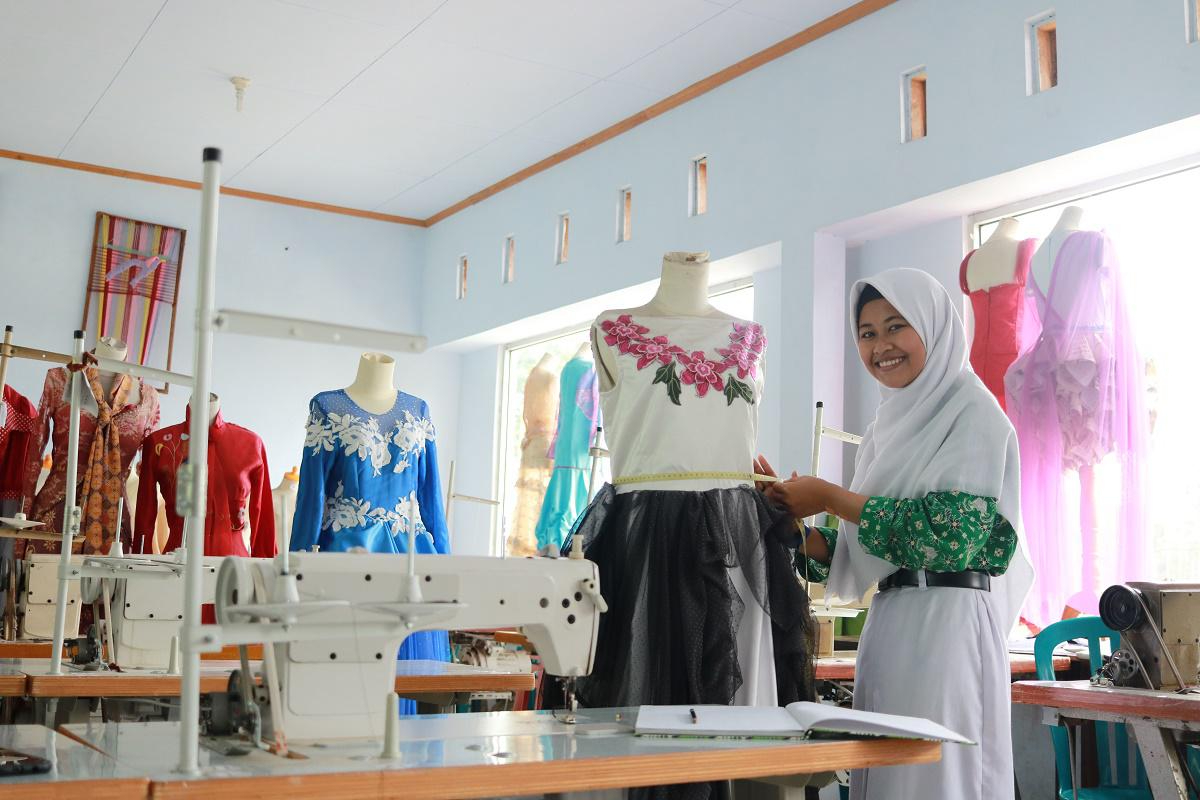 Contoh Laporan Kunjungan Industri SMK Tata Busana