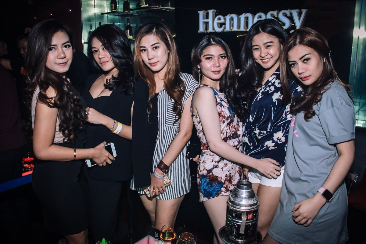 Cewek Cewek Seksi Dugem Pergaulan Bebas