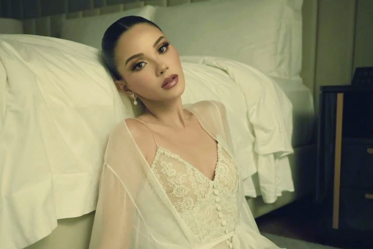 Gaun Penganti Seksi Putih Mulus