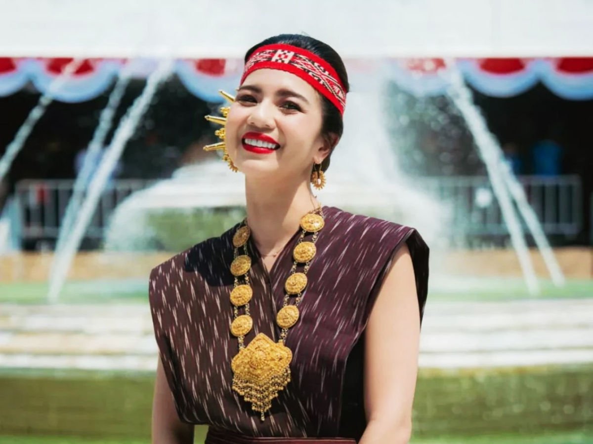 Pakaian Adat TOba Cewek Batak Cantik dan Manis